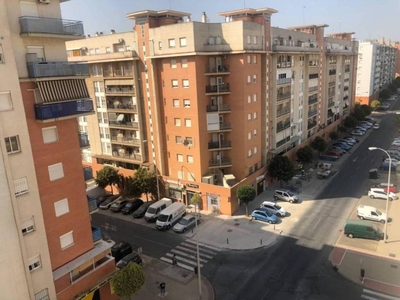 Venta Piso Huelva. Piso de tres habitaciones en Calle Valdelarco. Buen estado sexta planta