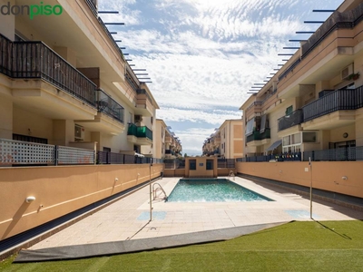 Venta Piso Las Gabias. Piso de tres habitaciones en Francisco De Orellana 1. Con terraza