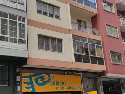 Venta Piso Lugo. Piso de tres habitaciones en Rúa Montero Ríos. Buen estado tercera planta plaza de aparcamiento con balcón calefacción individual