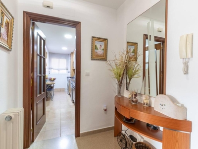 Venta Piso Maracena. Piso de tres habitaciones en Calle de la Madreselva 28. Segunda planta