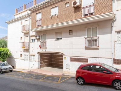 Venta Piso Motril. Piso de tres habitaciones en Anémona 39. Segunda planta con balcón