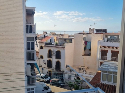 Venta Piso Nerja. Piso de tres habitaciones en Calle Ruperto Anduevez. Con terraza