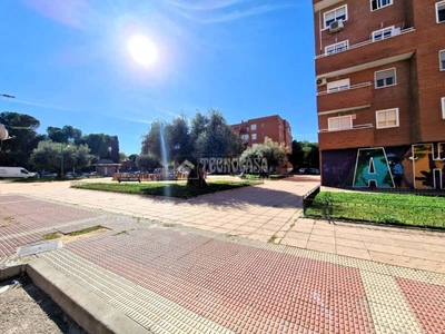 Venta Piso Parla. Piso de tres habitaciones Muy buen estado entreplanta con terraza