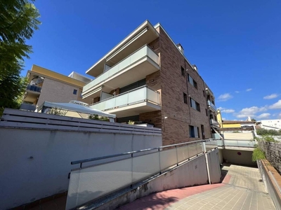 Venta Piso Roda de Berà. Piso de dos habitaciones en Calle Girona. Buen estado primera planta con terraza