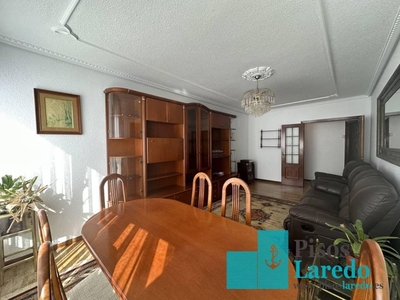 Venta Piso Santoña. Piso de tres habitaciones en Calle perez galdós 5. Buen estado tercera planta