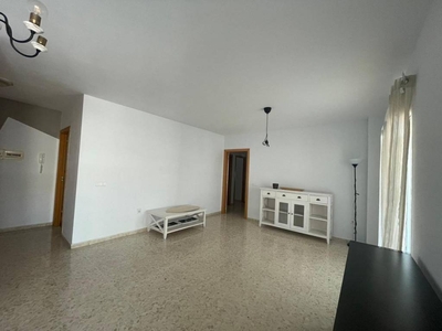 Venta Piso Vélez-Málaga. Piso de tres habitaciones en El Limonar. Buen estado segunda planta con terraza
