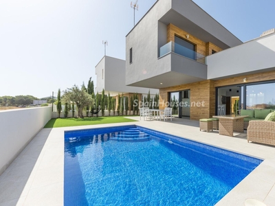 Villa en venta en La Manga del Mar Menor