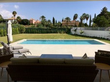 Chalet con 6 habitaciones con parking, piscina, calefacción, aire acondicionado y vistas al mar en Marbella