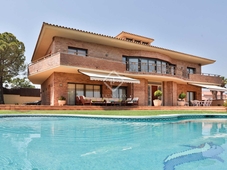 Villa de 519m² en venta en Vilanova i la Geltrú