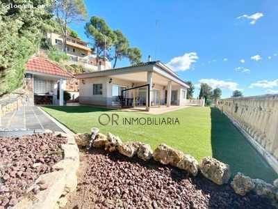 Casa independiente 4 hab, jardín con piscina y garaje en Font pineda, Pallejà