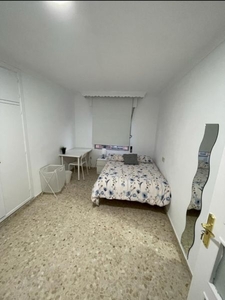 Habitaciones en Avda. Carlos de Haya, Málaga Capital por 550€ al mes