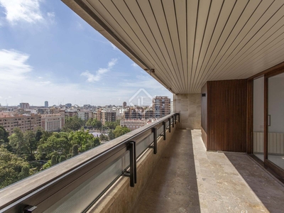 Ático de 335m² con 30m² terraza en venta en El Pla del Real