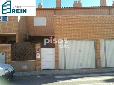 Casa adosada en venta en Calle de Cortes, 21