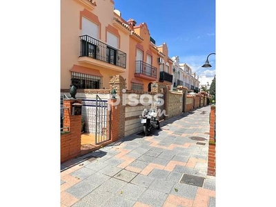 Casa adosada en venta en Calle Geranio