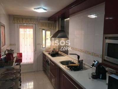 Casa adosada en venta en Calle Violeta