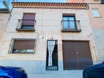 Casa adosada en venta en Olías del Rey