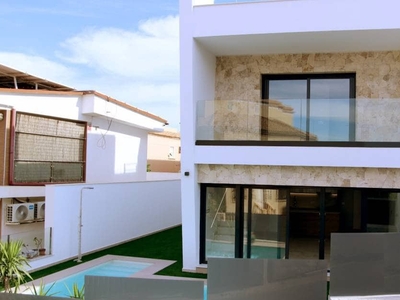 Chalet en venta en Cabo Cervera, Torrevieja, Alicante