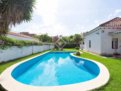 Chalet en venta en Castelldefels, Barcelona