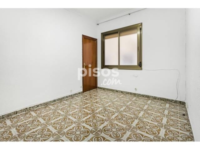 Piso en venta en Calle de Roc Boronat en El Poblenou por 199.000 €