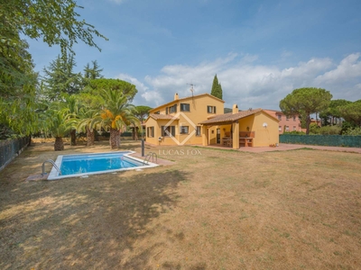 Villa con piscina en venta en Mont-ras, cerca de Palafrugell