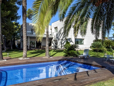 Villa de 521m² con piscina en venta en La Eliana, Valencia
