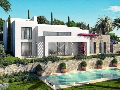 Villa de 601m² con jardín y piscina en venta en Estepona
