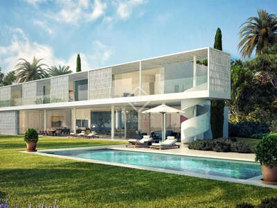Villa de 753m² con jardín y piscina en venta en Estepona