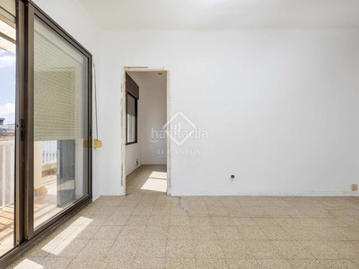 Ático de 2 dormitorios con terraza de 8 m² en venta en el eixample izquierdo, en Barcelona
