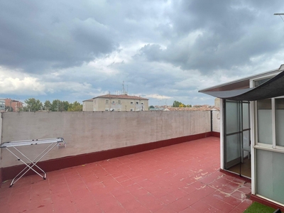 Piso en venta. Nueva Balafia. Piso de 109 m2 consta de 4 dormitorios, 2 baños, incluye gran terraza en la parte posterior de la vivienda.