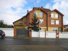 Venta Casa pareada Villaquilambre. Muy buen estado con terraza calefacción individual 260 m²