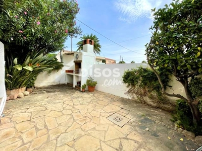 Casa adosada en venta en Carrer de les Acàcies, cerca de Carrer dels Gladiols en L'Ardiaca-La Llosa por 299.500 €