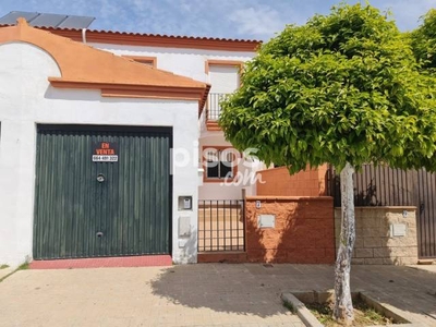 Casa en venta en Calle Periodista Luis Suárez en Albaida del Aljarafe por 107.300 €