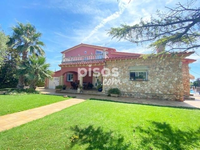 Casa en venta en Preciosa Casa Con Piscina en El Priorat de Banyeres . en Banyeres del Penedès por 420.000 €