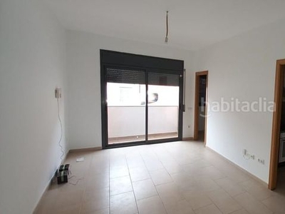 Piso segundo con 3 habitaciones, calefacción, aire acondicionado y terraza en Tarragona