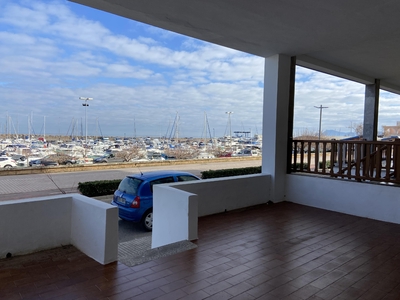 Casa Adosada en venta. Planta baja y duplex, ambos independientes, en primera línea del mar. Se encuentra frente a Puerto Deportivo de Can Picafort.