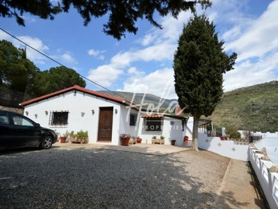 Casa con terreno en Vélez de Benaudalla