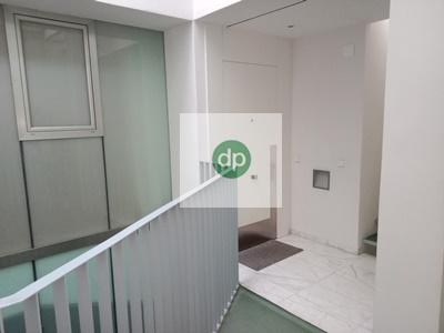 Piso en venta. Casco Histórico. Seminuevo, salón con terraza, 3 dormitorios, y 2 baños. Calefacción y aire acondicionado. Garaje y trastero.