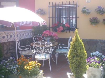 Alquiler de casa con terraza en Cuadros, Barrio La Vega