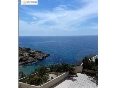 Apartamento con impresionantes vistas al mar ubicado en urbanización con piscina Rincón de Loix