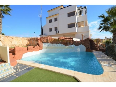 Apartamento dúplex a la venta en Las Ramblas Golf, Orihuela Costa.