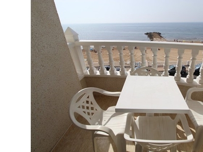 apartamento en 1a linea de la playa con vistas frontales al mar