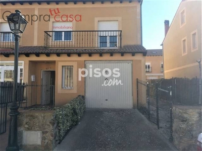 Casa adosada en alquiler en Camino Trescasas en Palazuelos de Eresma por 750 €/mes