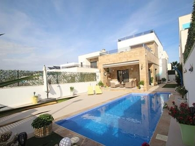 Chalet de lujo con piscina privada y solarium en Bigastro