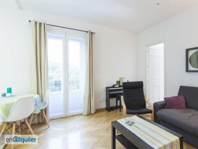 Luminoso apartamento de 2 dormitorios en alquiler en Moncloa