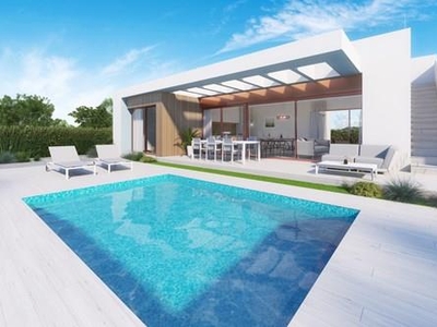 Magníficas villas de nueva construcción en Vistabella Golf - Orihuela Costa. Un punto de partida ideal para visitar las playas de Torrevieja, Guardamar o La Zenia, pero también ciudades como Orihuela, Elche, Alicante y Murcia están cerca.