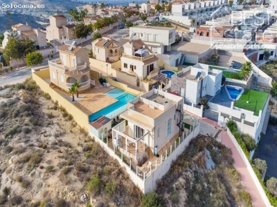 MARAVILLOSA VILLA CON FANTASTICAS VISTAS EN ROJALES- LA MARQUESA