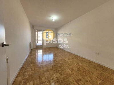 Piso en alquiler en Travesía de Vigo, cerca de Calle Aragón en Fátima-Travesía de Vigo-San Xoán por 800 €/mes