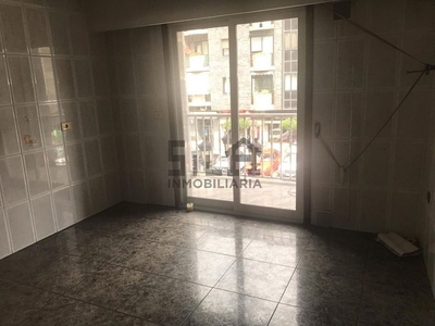 Piso en venta en Barbadás de 3 habitaciones con garaje y balcón