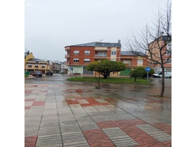 SE VENDE CASA ANTIGUA PARA REFORMAR CON TERRENO URBANO EN CACABELOS