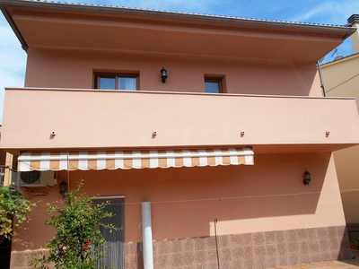 Venta de casa con terraza en Sant Julià de Ramis
